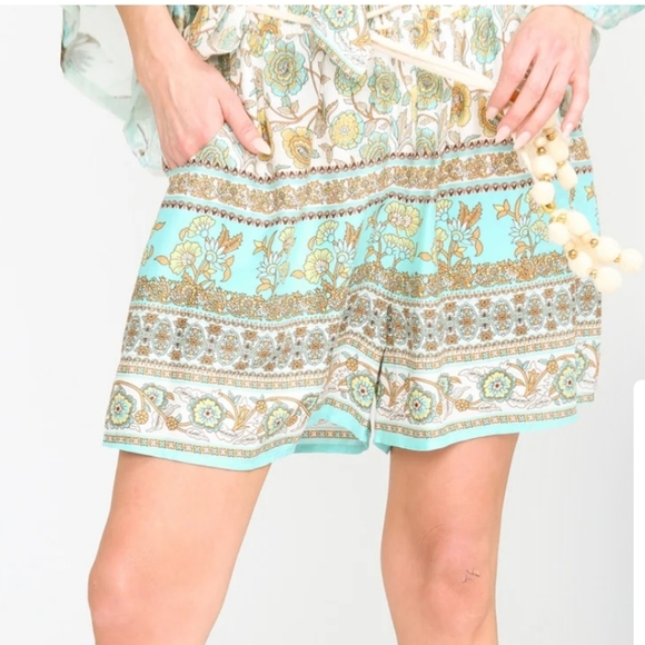 Aratta Pants - NWT Aratta Forever Lilies Shorts. Medium. High Rise